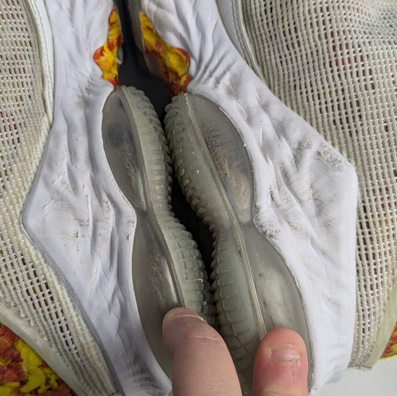 NIKE LeBron 19 Low Magic Fruity PEBBLES Men Shoes Size 13 White Red And Yellow - Picture 9 of 16